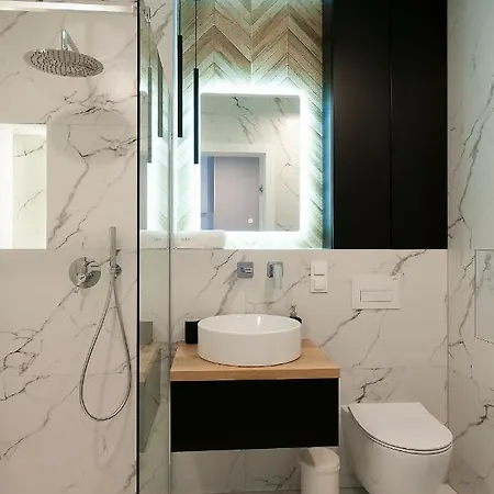Nowoczesny Apartament W Centrum Miasta. * Wroclaw