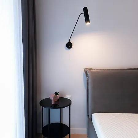 Nowoczesny Apartament W Centrum Miasta. Wroclaw